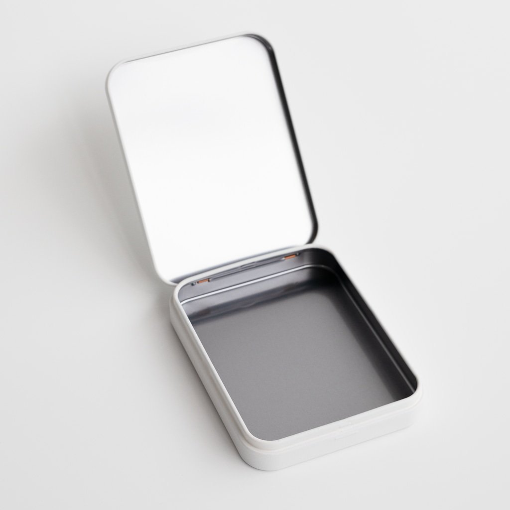 What's YARUKI ZOKU ? フラット缶ケース2